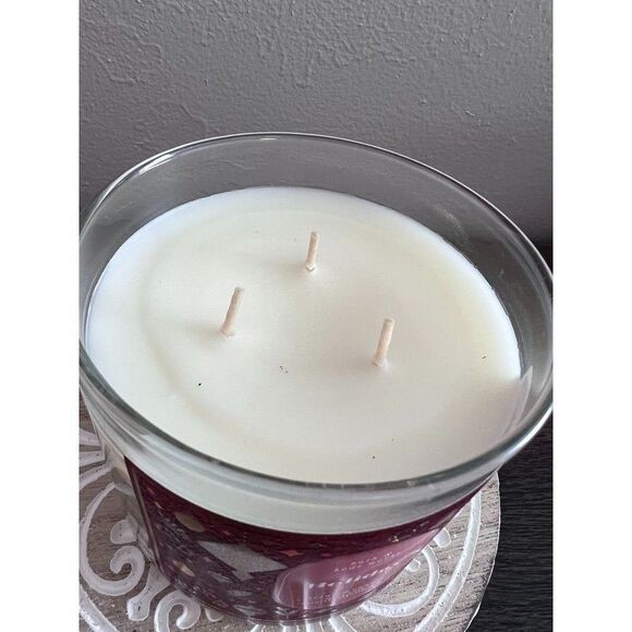 Bath And Body Works HOLIDAY Scented Candle 3 Wick BBW - Picture 3 of 4